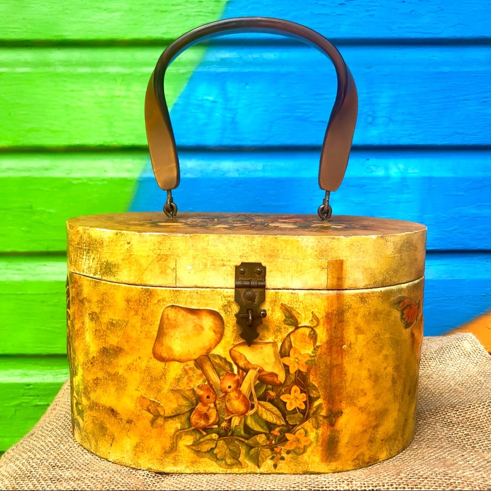 SOLD 1960’s Vintage Wooden Bag Mushroom & Mice - Picture 3 of 8